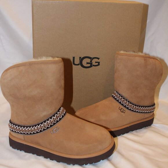 UGG WOMEN'S CLASSIC SHORT CRESCENT SUEDE SHEARLING LINED BOOTS CHESTNUT - Picture 2 of 7